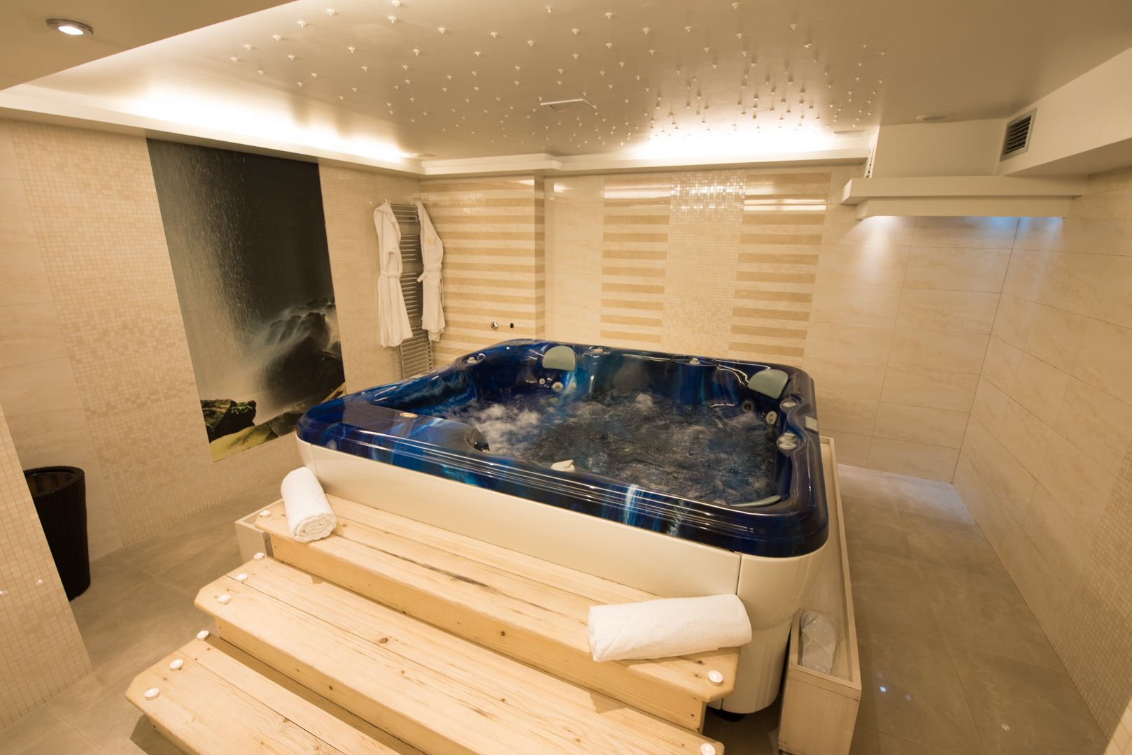 Indoor spa tub
