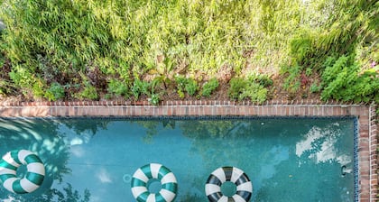 Serene Cottage with Beautiful Garden and Heated Pool