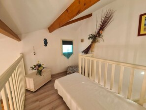 2 bedrooms, bed sheets