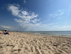 Beach - Charming 3BR Home Near Beach with Private Garden, Parking, and BBQ (Barbâtre)
