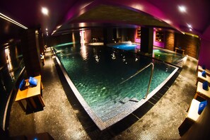 Indoor pool, sun loungers - AZ Hôtel Vieux Kouba (Algiers)