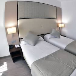 Camera Executive con 2 letti singoli | 10 camere, minibar, una cassaforte in camera, una scrivania