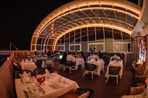 Breakfast, lunch served; local and international cuisine, pool views 