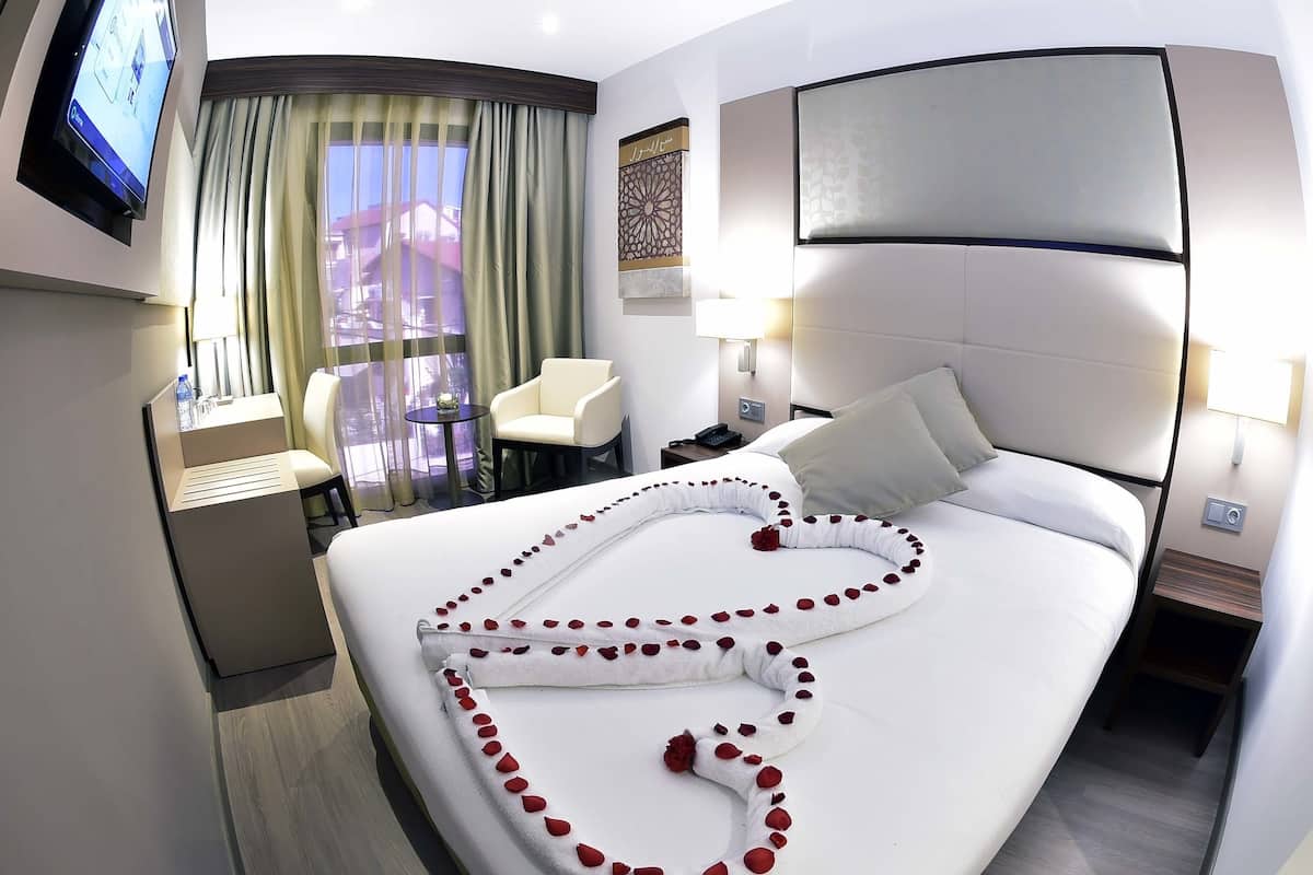 Junior Suite | 10 bedrooms, minibar, in-room safe, desk