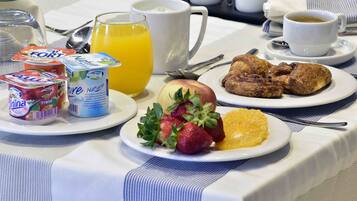 Sarapan prasmanan setiap hari (DZD 2500 per orang)