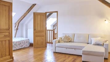 Een open haard, boeken en een stereo