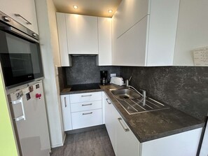 Kühlschrank, Ofen, Herdplatte, Geschirrspüler