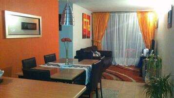 Apartment, 3 Bedrooms | In-room dining