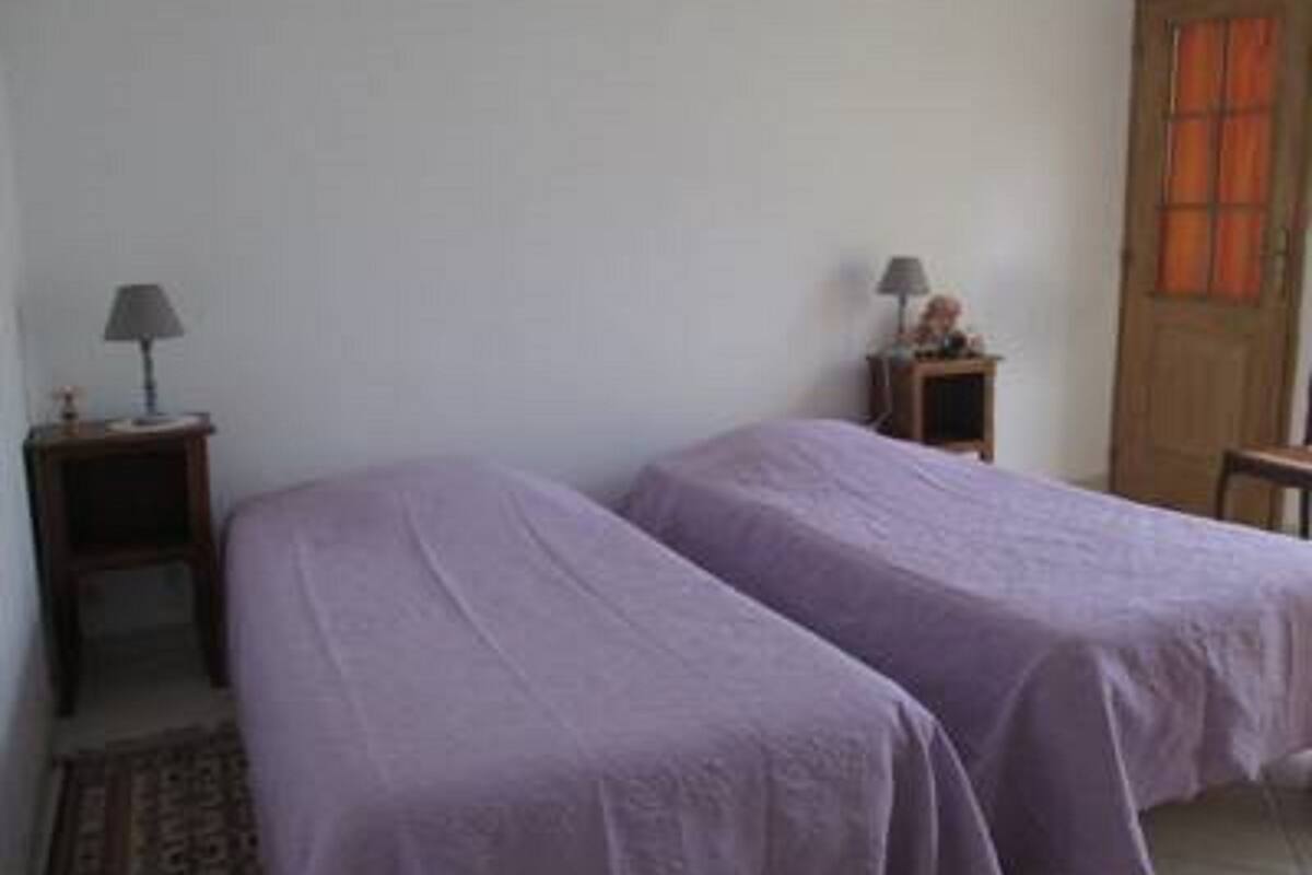 Twin Room | Individually decorated, blackout drapes, iron/ironing board, free WiFi