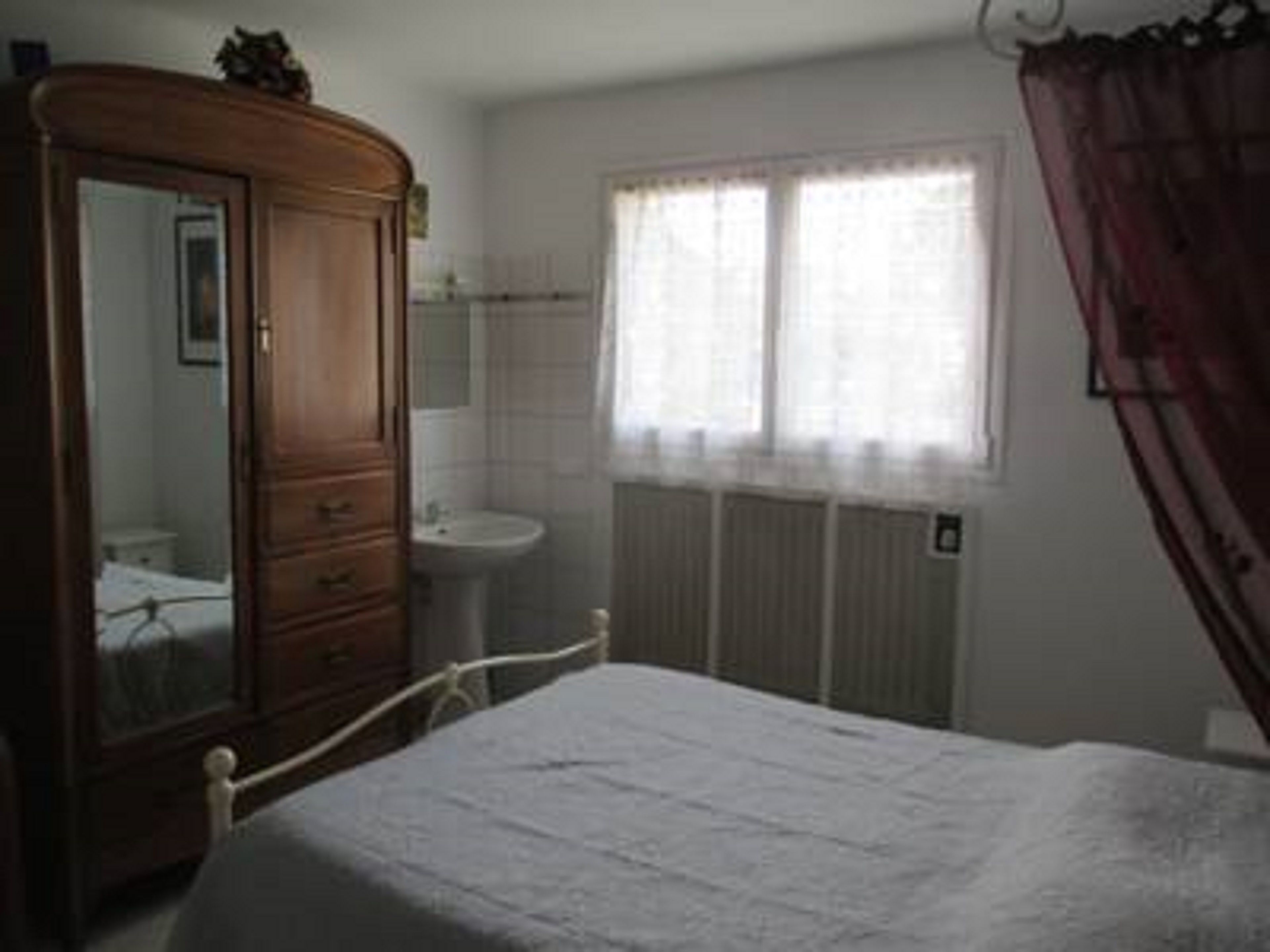 Double Room | Individually decorated, blackout drapes, iron/ironing board, free WiFi