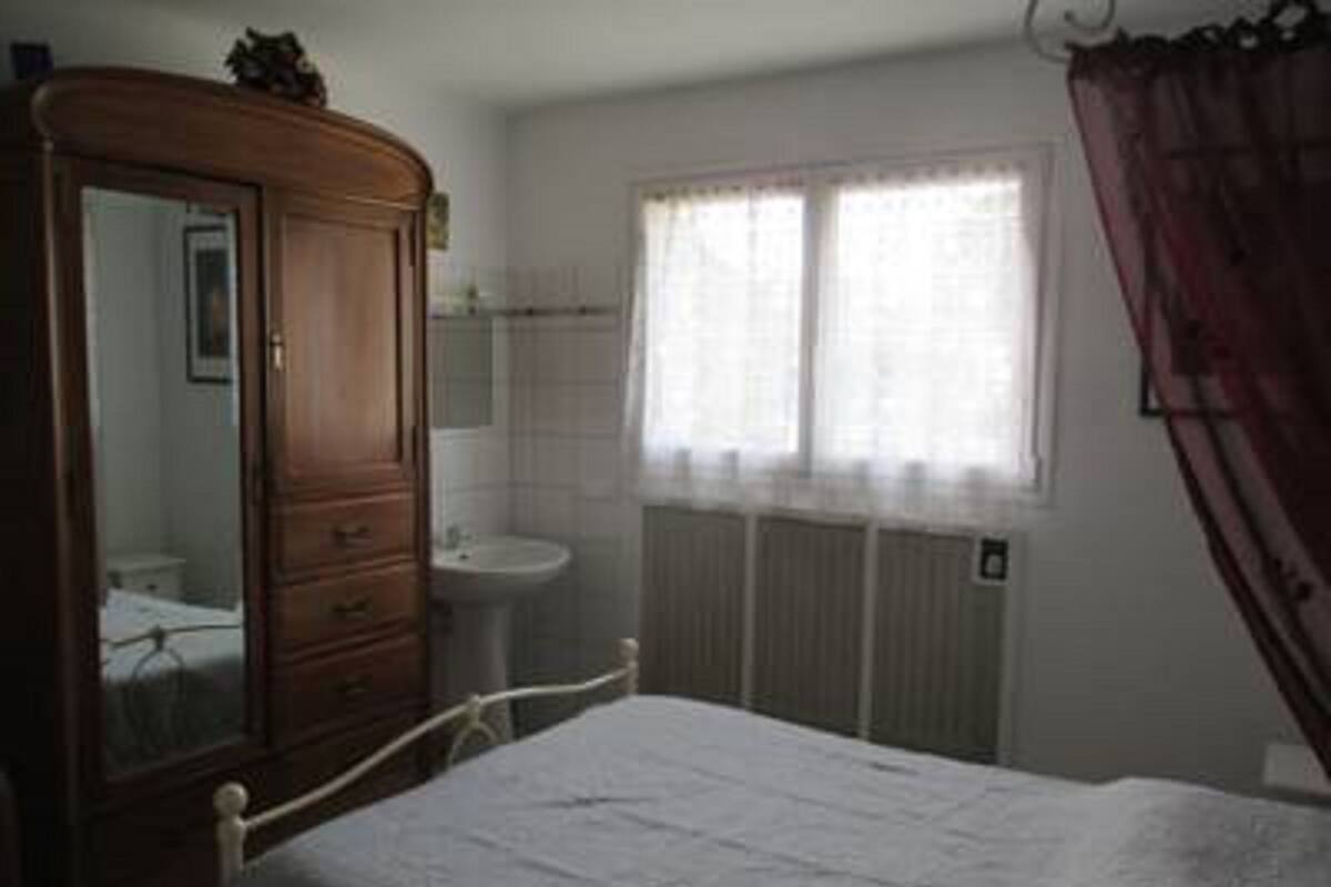 Double Room | Individually decorated, blackout drapes, iron/ironing board, free WiFi