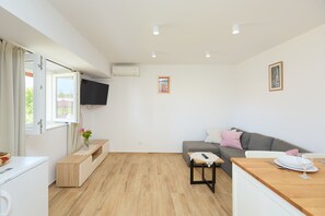 Comfort 1 bedroom apartment | บริเวณนั่งเล่น