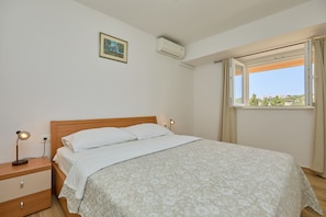 Comfort 1 bedroom apartment | Individualmente decorados, individualmente mobiliados, escrivaninha