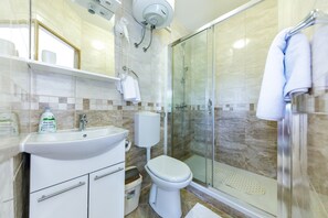 Standard Double Room, Garden View | Bathroom | Shower, hair dryer, towels - Guesthouse Anica (Dubrovnik)