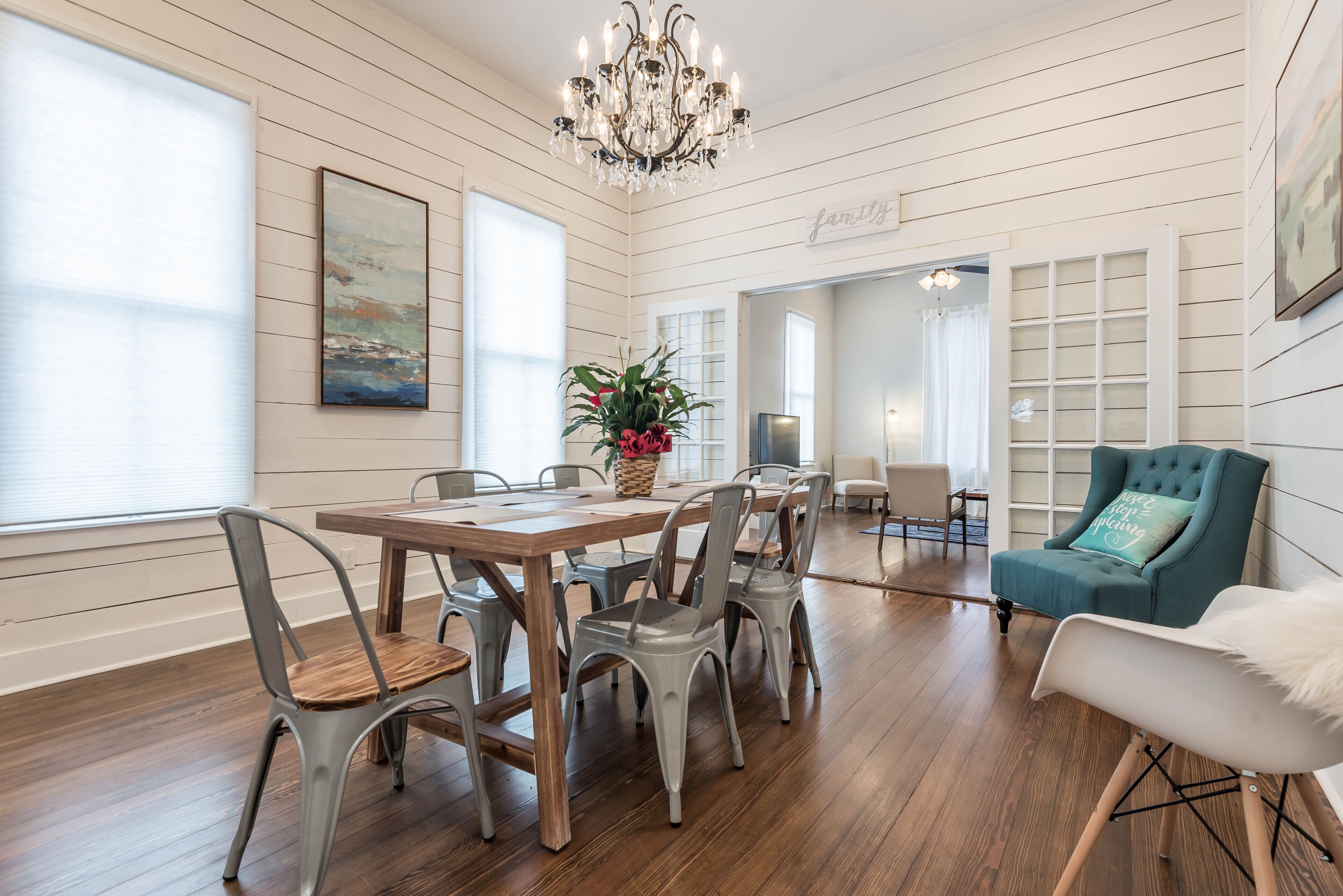 2.5 miles to Alamodome - Best location in SA 1 mi to The Pearl & Riverwalk