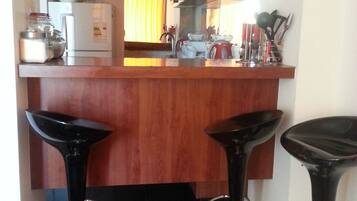 Departamento, 1 habitación | Cocina privada | Refrigerador con congelador, microondas y utensilios de cocina