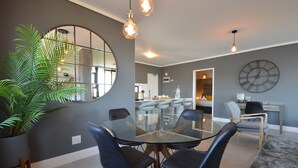 Superior Apartment | Room amenity - Waters Edge Luxury Apartments (Cape Town)