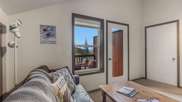 Smart TV, lareira, videogames, DVD player