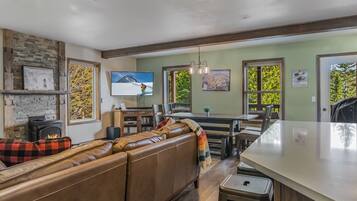 Smart TV, lareira, videogames, DVD player