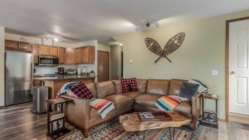 Smart TV, lareira, videogames, DVD player