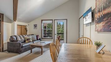 Smart TV, lareira, videogames, DVD player