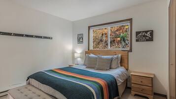 4 bedrooms, iron/ironing board, travel crib, free WiFi