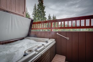 Baignoire à remous extérieure