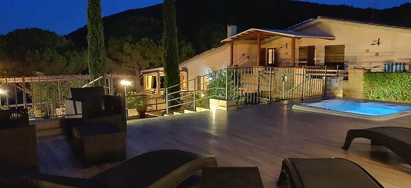 Bain à remous extérieur