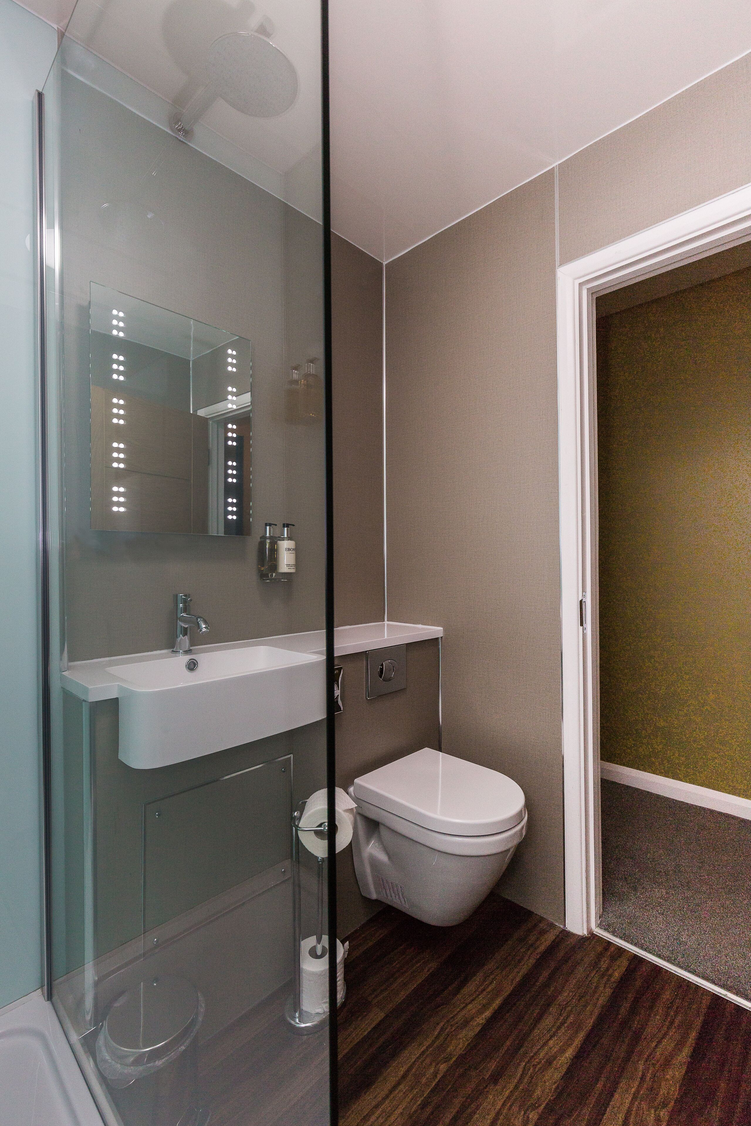 standard double room, 1 double bed | bathroom | free toiletries, hair dryer, towels