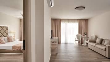 Junior Suite (Sharing Pool) | Free minibar items, in-room safe, desk, free WiFi
