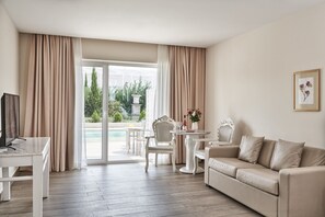 Junior Suite (Sharing Pool) | Free minibar items, in-room safe, desk, free WiFi - Sandy Villas Resort by Rizos Resorts (Corfu)