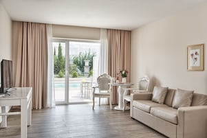 Artículos del minibar gratis y caja de seguridad en la habitación 
