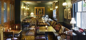 Breakfast, lunch, dinner served; local cuisine - The King Alfred Pub (Winchester)