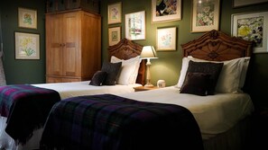 Desk, iron/ironing board, free WiFi, bed sheets - The King Alfred Pub (Winchester)