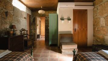 Ferienhaus, 1 Schlafzimmer | Daunenbettdecken, laptopgeeigneter Arbeitsplatz, schallisolierte Zimmer