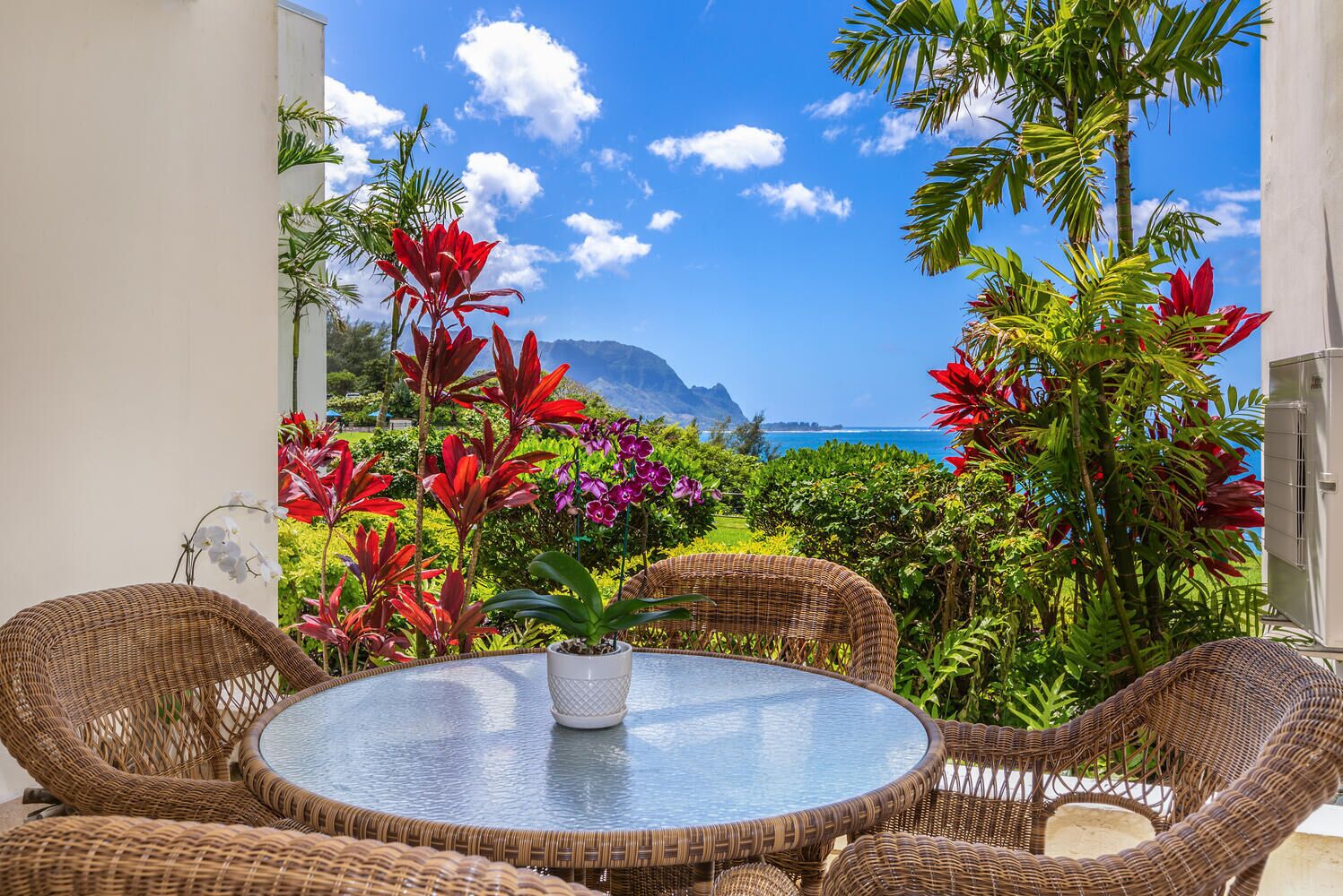 Puu Poa 112 2bd/2ba sleeps 5 A/C oceanfront pool tennis best Bali Hai view