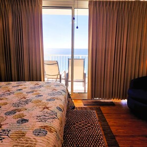 3 slaapkamers, een strijkplank/strijkijzer, gratis wifi, beddengoed