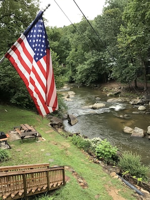 BBQ/picnic area - The Riverside Lodge at Chimney Rock (Chimney Rock)