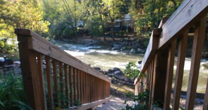 The Riverside Lodge at Chimney Rock