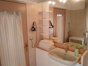Standard Double Room, Mountain View | Bathroom | Shower, free toiletries, hair dryer, towels