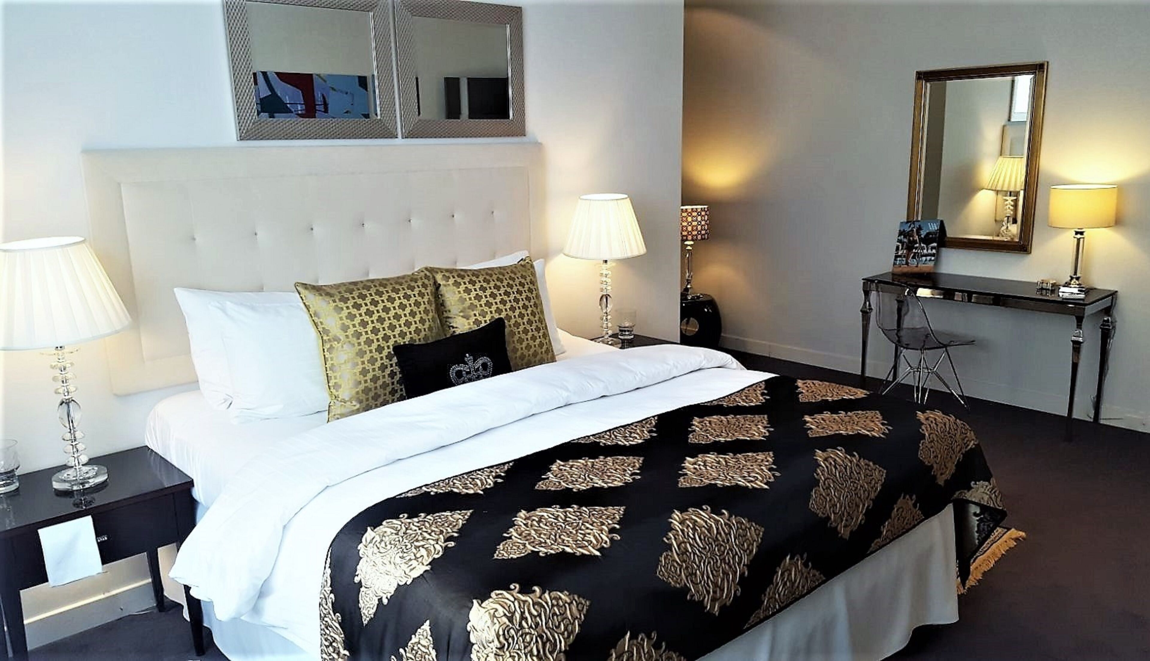 Executive Suite, 2 Bedrooms, 2 Bathrooms, (Krzywe Kolo street, 95 m2) | Draps en coton égyptien, literie de qualité