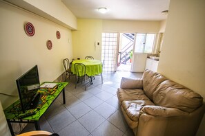 TV màn hình phẳng 32-inch có truyền hình cáp, TV