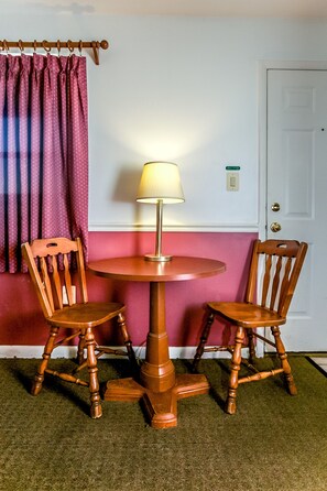 Basic Room | Free WiFi - White Marsh Motel (White Marsh)