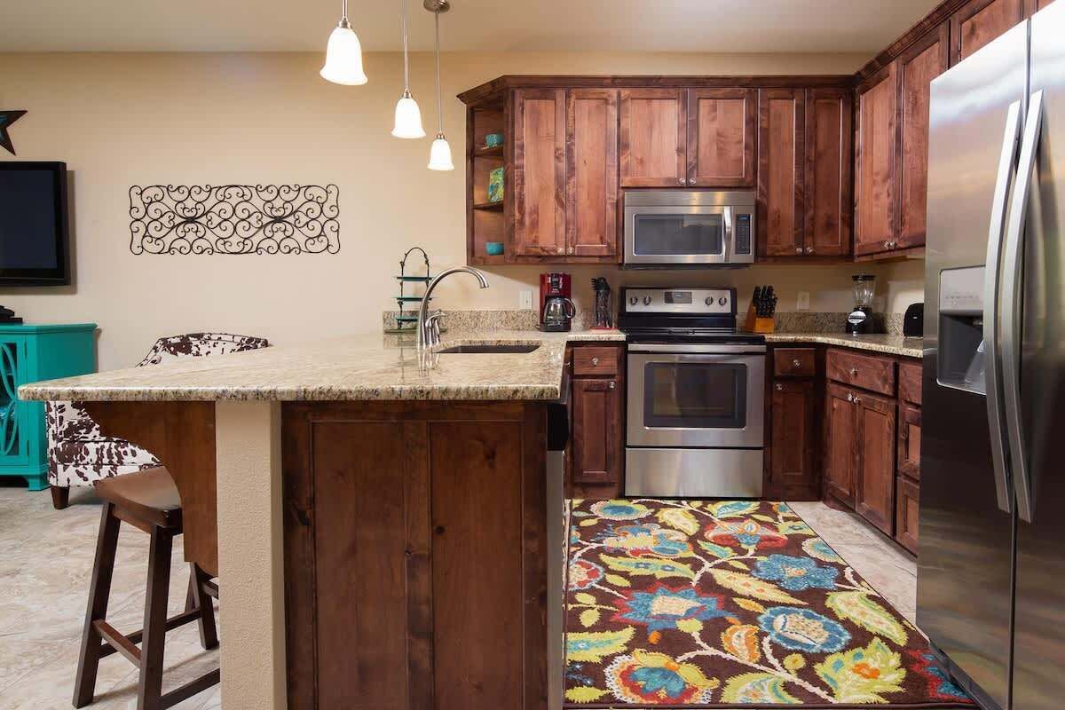 Coffee/tea maker, fridge, microwave, oven