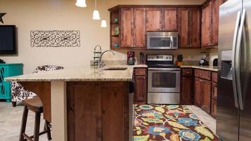 Coffee/tea maker, fridge, microwave, oven