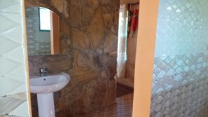 Tent | Bathroom | Shower, free toiletries, towels