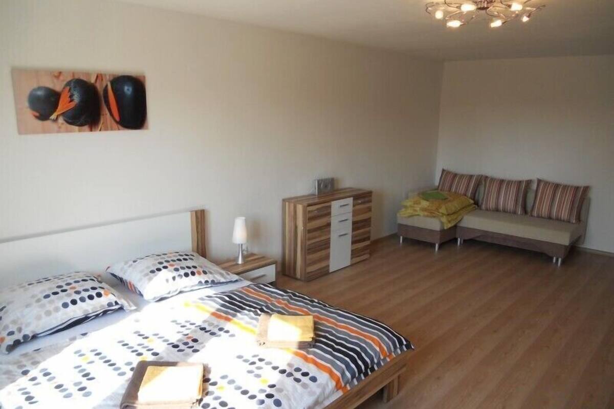 Apartment, 1 Bedroom | 1 bedroom, blackout drapes, soundproofing, WiFi (free)