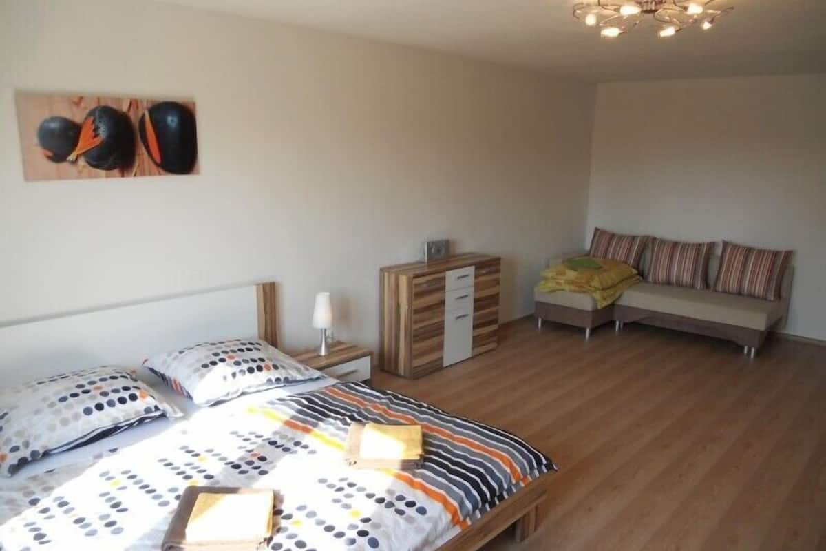 1 habitación, cortinas blackout, insonorización y wifi gratis