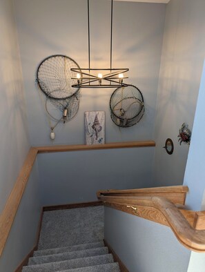 Interior - Spring Clamming! Spacious, Serene Grayland Beach Oceanfront! Wifi, Workspaces (Grayland)