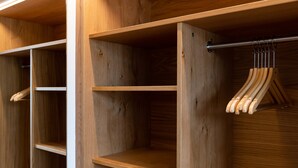 A wooden closet with multiple shelves and a rod for hanging clothes. - Hotel Gasthof Rosenwirt (Au in der Hallertau)